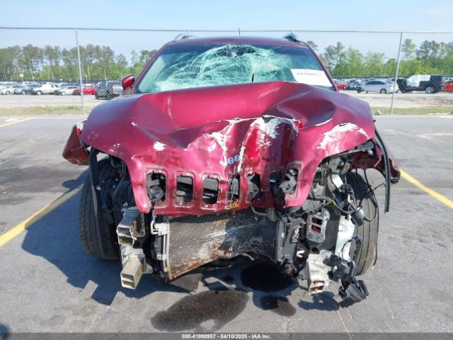 1C4PJLCB4KD358305 Jeep Cherokee Latitude Fwd
