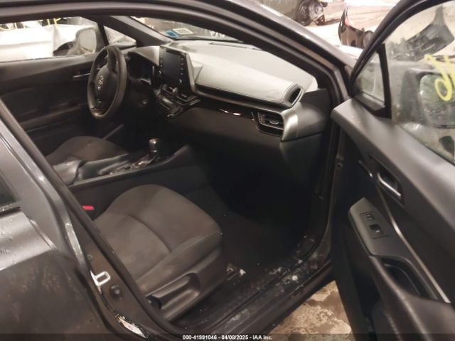 NMTKHMBX5KR071941 Toyota C-HR LE