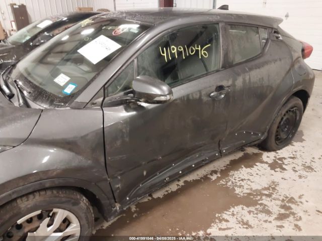 NMTKHMBX5KR071941 Toyota C-HR LE