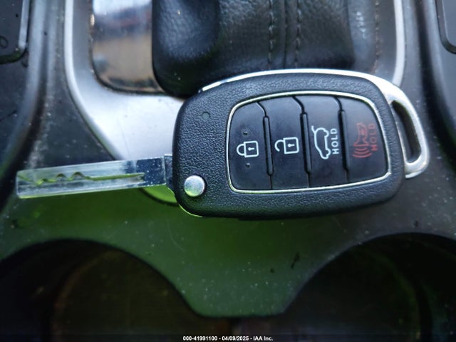 5NMZUDLB4HH031957 Hyundai Santa Fe Sport 2.4l