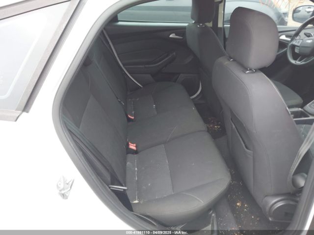 1FADP3K20FL223231 Ford FOCUS SE