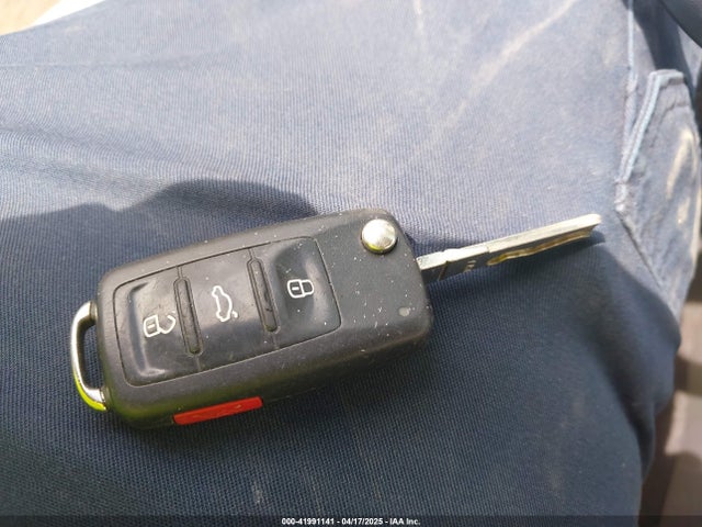 3VWJ07AT9FM636098 Volkswagen Beetle 1.8t