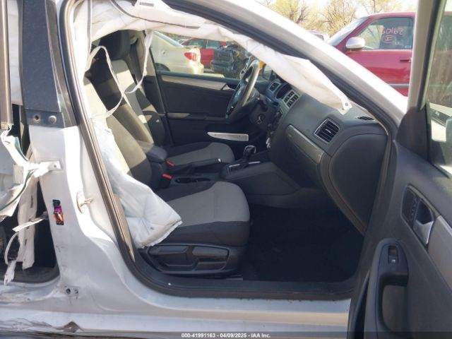 3VW2B7AJ9JM208490 Volkswagen Jetta 1.4t S