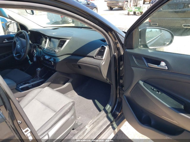 KM8J33A46JU750989 Hyundai TUCSON SEL