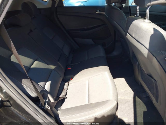 KM8J33A46JU750989 Hyundai TUCSON SEL
