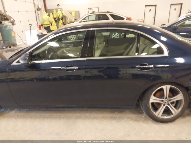 2018 Mercedes-benz E 300 4matic მანქანა იყიდება აუქციონზე, vin: WDDZF4KB7JA382850, აუქციონის ნომერი: 41991305