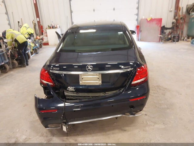 2018 Mercedes-benz E 300 4matic მანქანა იყიდება აუქციონზე, vin: WDDZF4KB7JA382850, აუქციონის ნომერი: 41991305