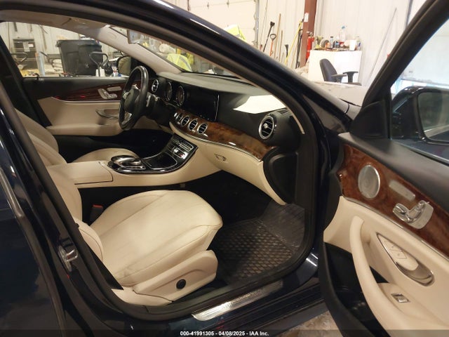 2018 Mercedes-benz E 300 4matic მანქანა იყიდება აუქციონზე, vin: WDDZF4KB7JA382850, აუქციონის ნომერი: 41991305