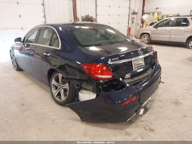 2018 Mercedes-benz E 300 4matic მანქანა იყიდება აუქციონზე, vin: WDDZF4KB7JA382850, აუქციონის ნომერი: 41991305