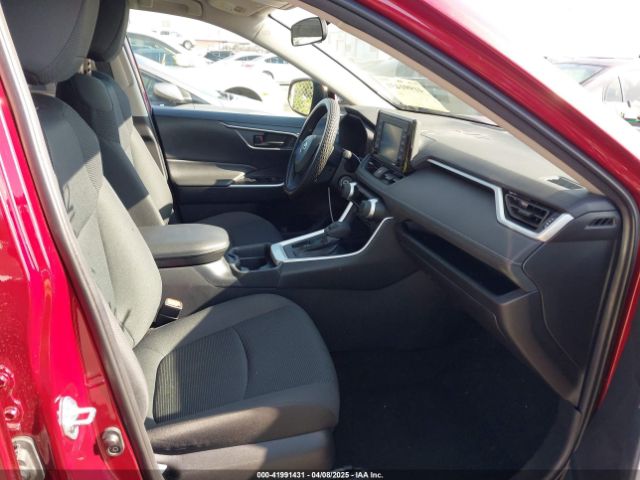 2T3K1RFV7MW105410 Toyota RAV4 LE