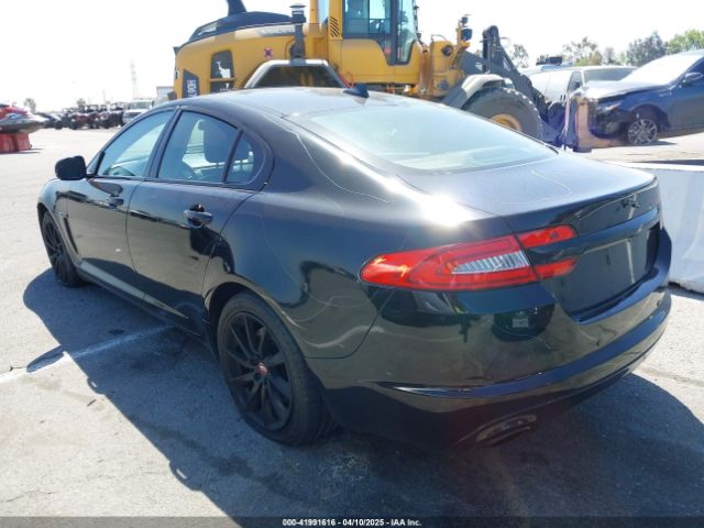 2015 JAGUAR XF SAJWA0FS3FPU67589 Photo 2