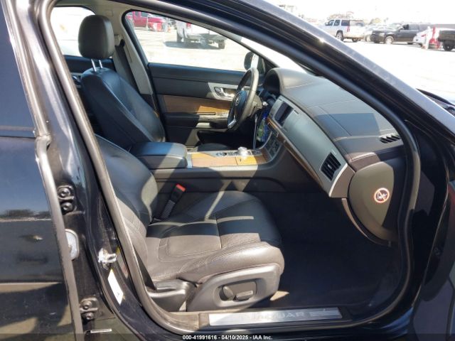 2015 JAGUAR XF SAJWA0FS3FPU67589 Photo 4