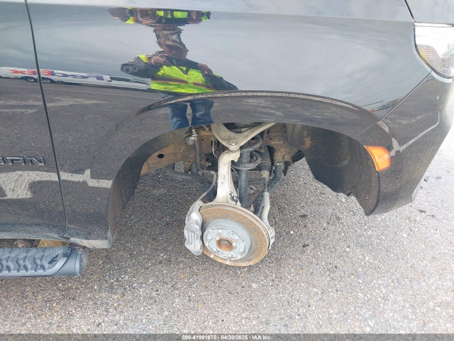 1GNSKDKD7NR151681 Chevrolet Suburban 4wd Z71