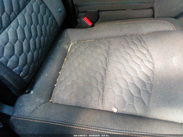 2GNAXKEV6K6121052 Chevrolet EQUINOX LT