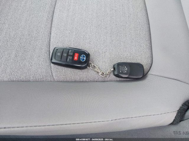 5TDKSKFC6RS140774 Toyota SIENNA LE