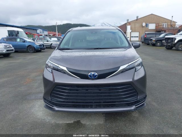 5TDKSKFC6RS140774 Toyota SIENNA LE