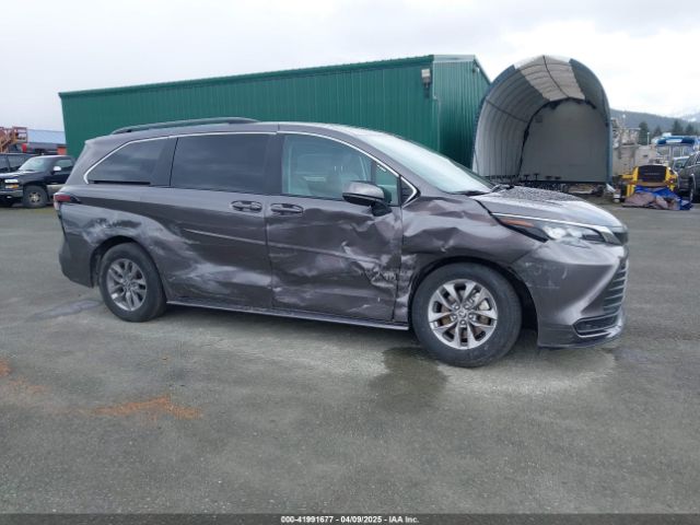 5TDKSKFC6RS140774 Toyota SIENNA LE