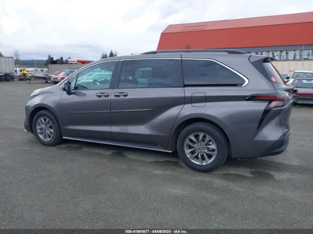 5TDKSKFC6RS140774 Toyota SIENNA LE