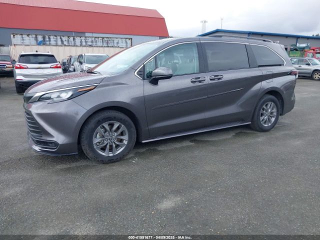 5TDKSKFC6RS140774 Toyota SIENNA LE