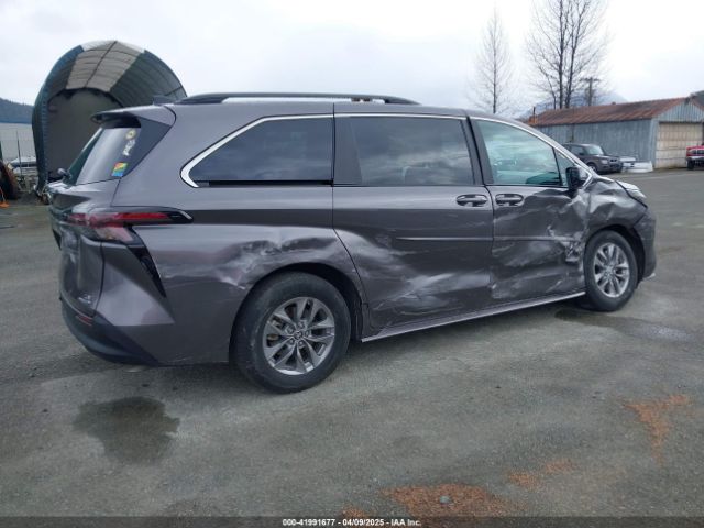 5TDKSKFC6RS140774 Toyota SIENNA LE