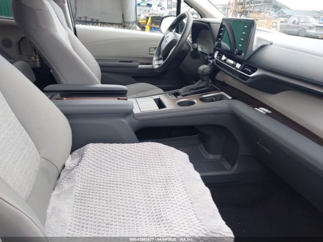 5TDKSKFC6RS140774 Toyota SIENNA LE