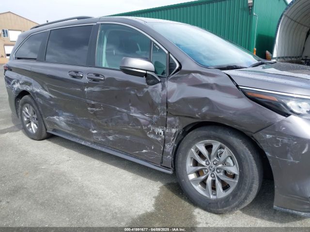 5TDKSKFC6RS140774 Toyota SIENNA LE
