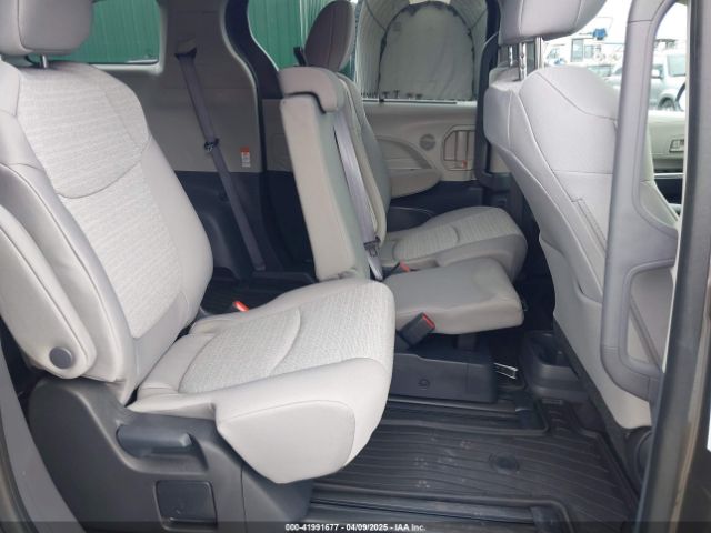 5TDKSKFC6RS140774 Toyota SIENNA LE