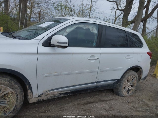 Продаж на аукціоні авто 2017 Mitsubishi Outlander Se, vin: JA4AZ3A35HZ010528, номер лоту: 41991805