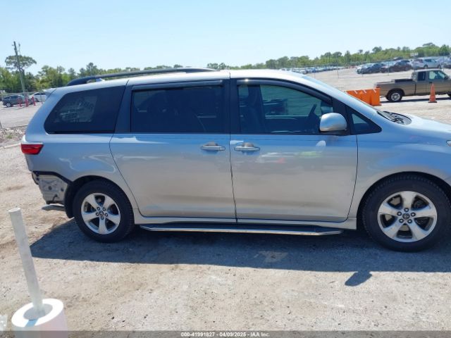 5TDKZ3DC0JS940186 Toyota Sienna Le 8 Passenger