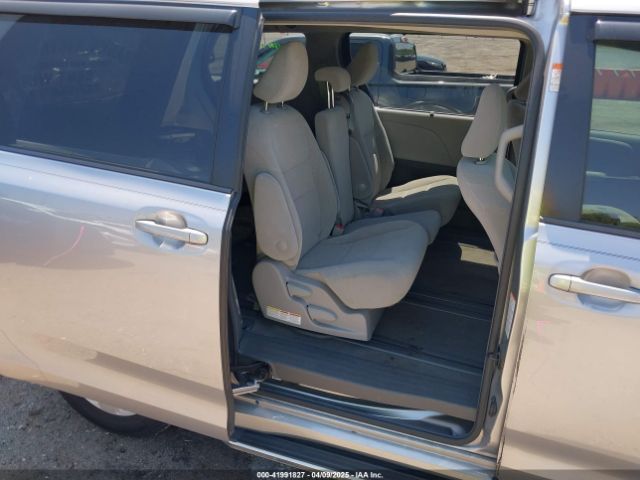 5TDKZ3DC0JS940186 Toyota Sienna Le 8 Passenger