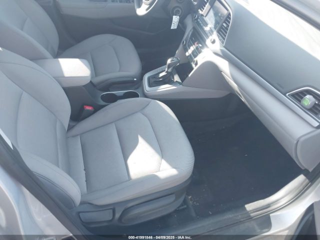 5NPD84LF9HH031781 Hyundai ELANTRA SE