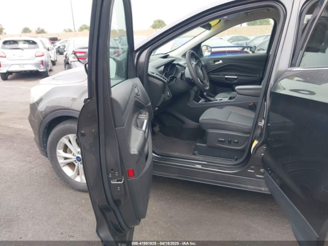 1FMCU0GD8HUF08520 Ford ESCAPE SE