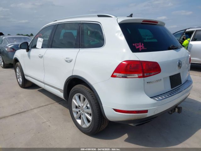 2014 VOLKSWAGEN TOUAREG WVGEF9BP8ED013755 Photo 2
