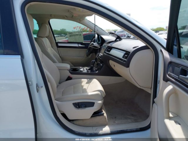 2014 VOLKSWAGEN TOUAREG WVGEF9BP8ED013755 Photo 4