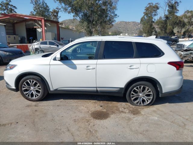 JA4AD3A35HZ059338 Mitsubishi Outlander Se