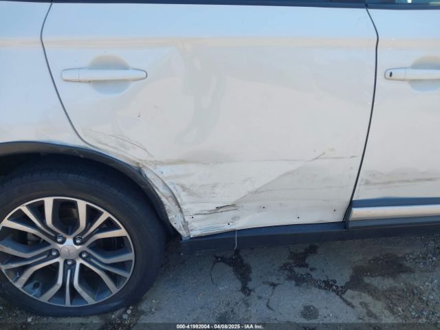 JA4AD3A35HZ059338 Mitsubishi Outlander Se