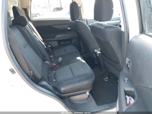 JA4AD3A35HZ059338 Mitsubishi Outlander Se