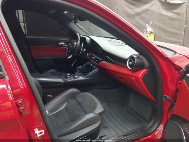 ZARFAEAV3J7568451 Alfa Romeo Giulia Quadrifoglio Rwd