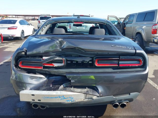 2C3CDZAG8FH860917 Dodge Challenger Sxt