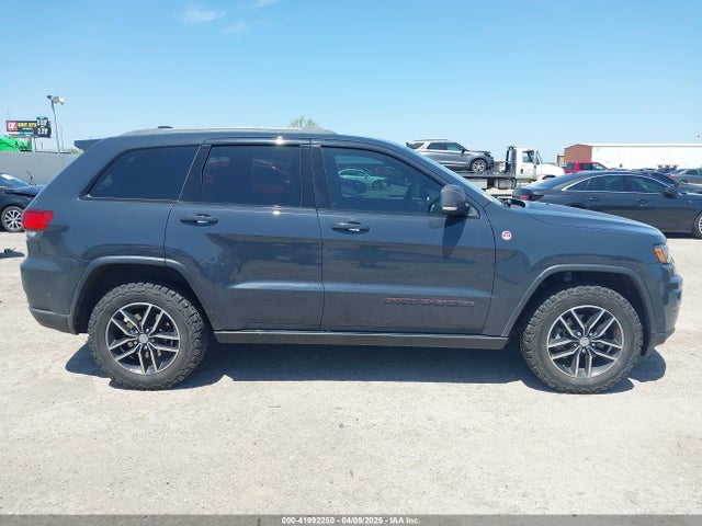 1C4RJFLG3JC228025 Jeep Grand Cherokee Trailhawk 4x4