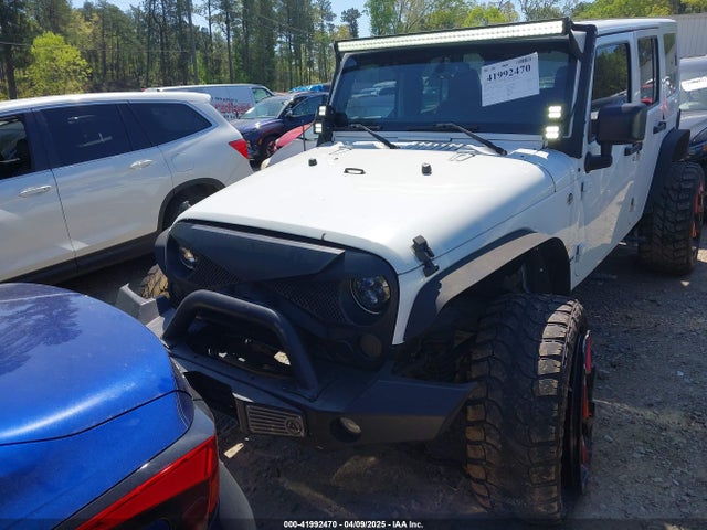 1C4HJWEG8EL320679 Jeep Wrangler Unlimited Sahara