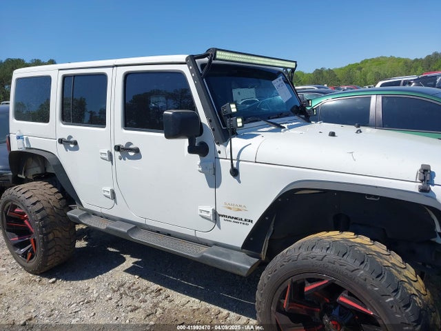 1C4HJWEG8EL320679 Jeep Wrangler Unlimited Sahara