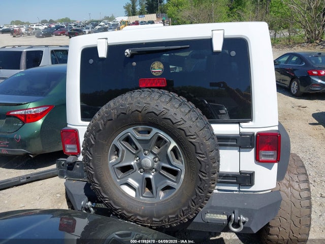 1C4HJWEG8EL320679 Jeep Wrangler Unlimited Sahara