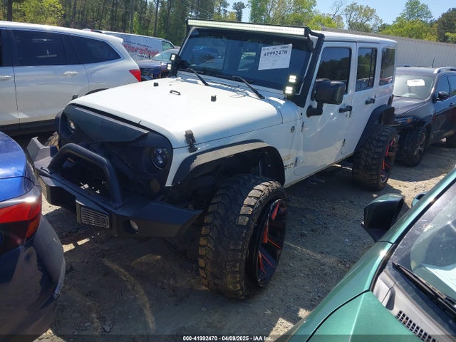1C4HJWEG8EL320679 Jeep Wrangler Unlimited Sahara