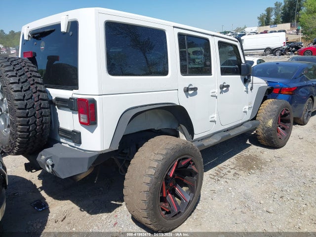 1C4HJWEG8EL320679 Jeep Wrangler Unlimited Sahara