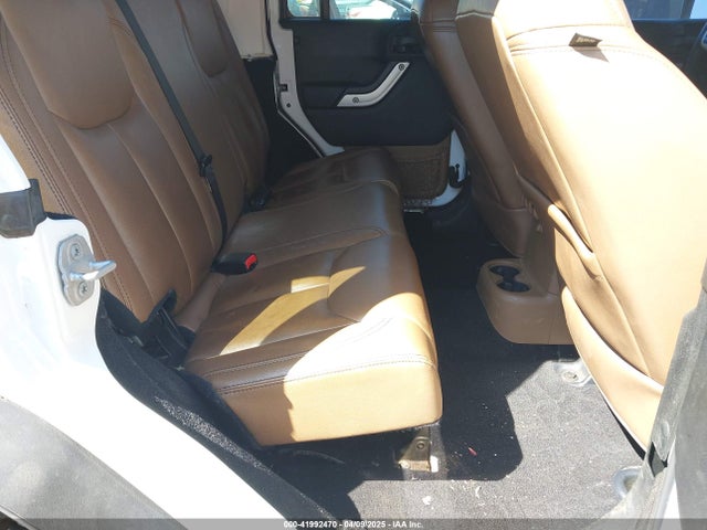 1C4HJWEG8EL320679 Jeep Wrangler Unlimited Sahara