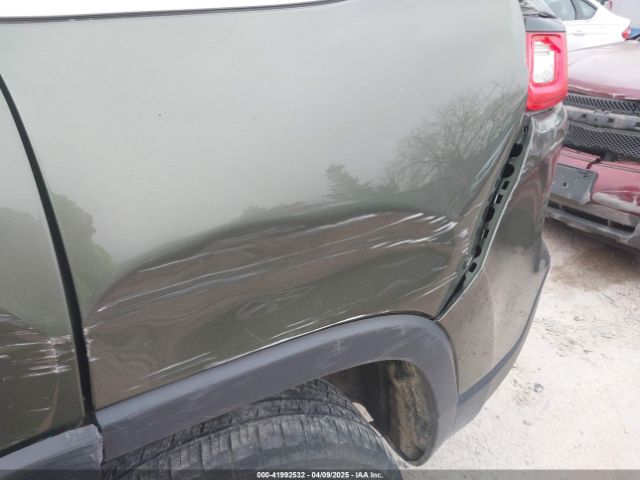 1C4PJMLB2KD395617 Jeep Cherokee Latitude Plus 4x4