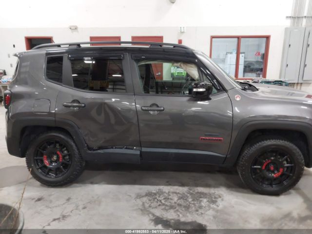 ZACCJBCBXHPE90584 Jeep Renegade Trailhawk 4x4