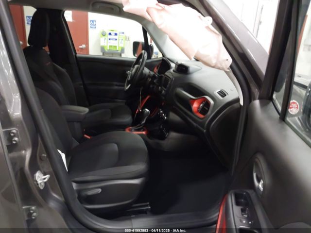ZACCJBCBXHPE90584 Jeep Renegade Trailhawk 4x4