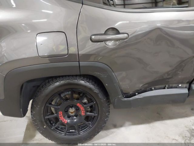 ZACCJBCBXHPE90584 Jeep Renegade Trailhawk 4x4